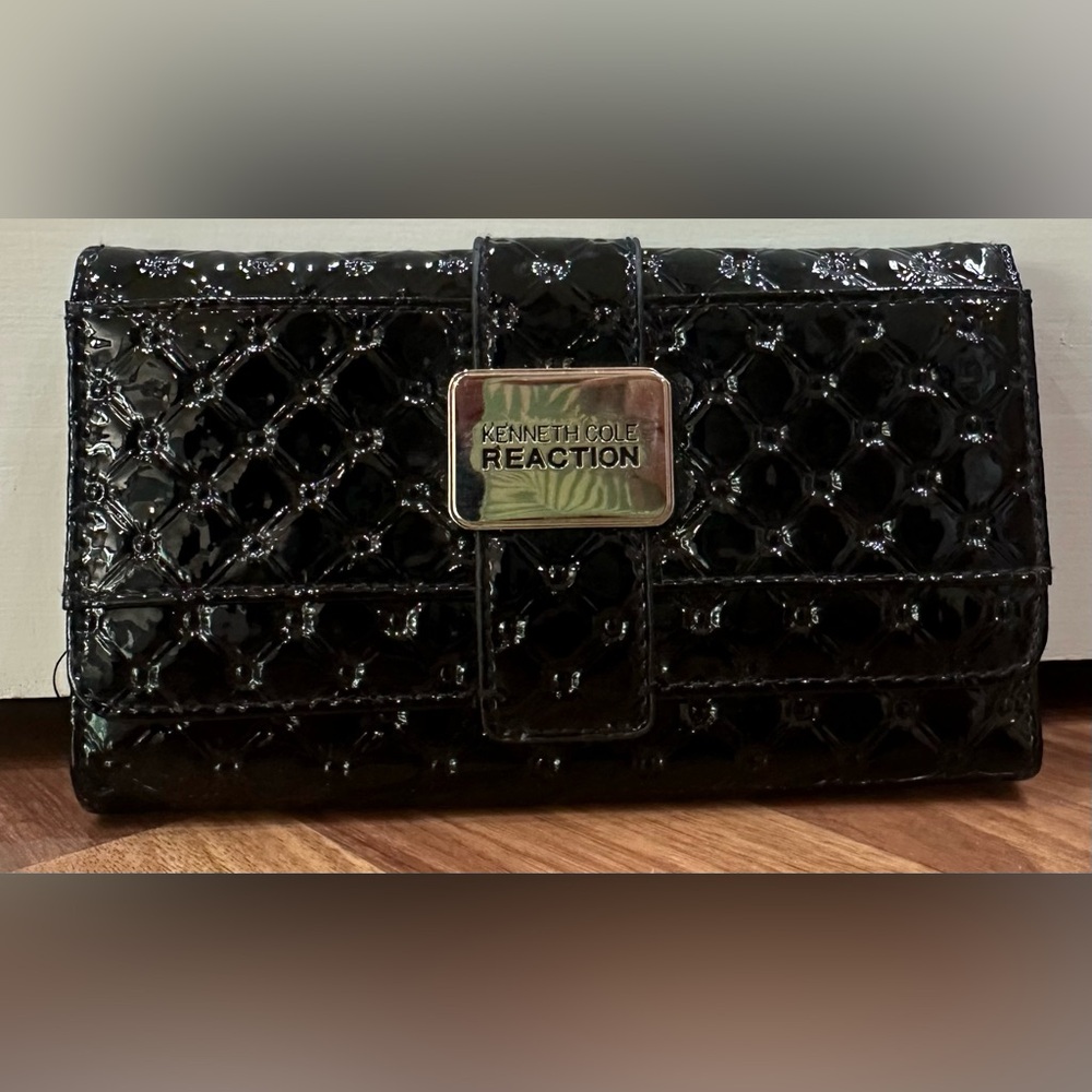 Kenneth Cole Quilted Pattern Black Wallet New without tags